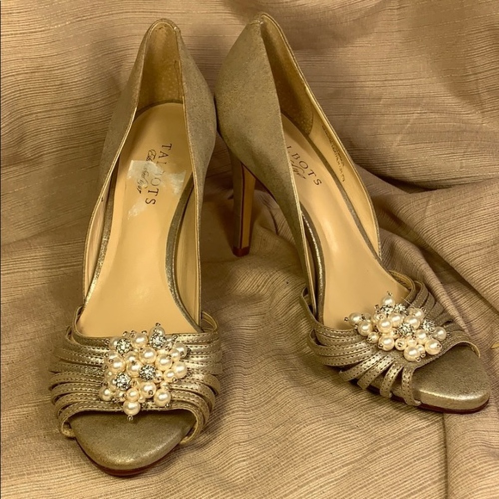 TALBOTS worn once 8.5B leather 3.5”heels 0.5”platf